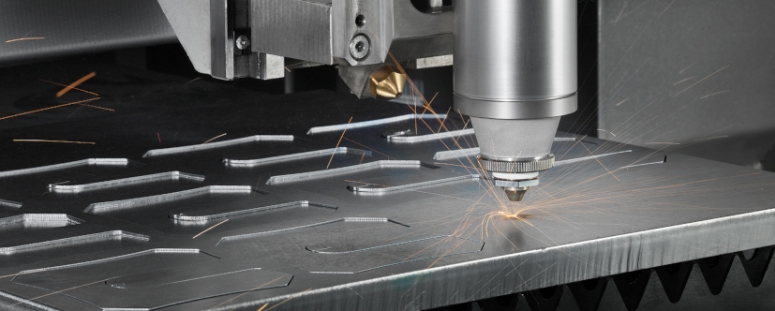 Fase de "perforación" del corte por láser en chapas de alto espesor, realizada en una máquina LS5                               