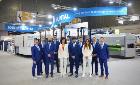 Maquinaria industrial de última generación para chapa: láser, plegadoras, punzonadoras y paneladoras.